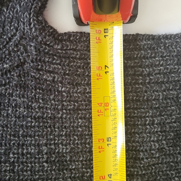 Men's Sweater - Picture 6 of 7